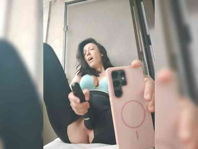 Lovehornyman webcam