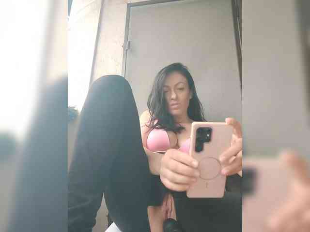 Lovehornyman webcam