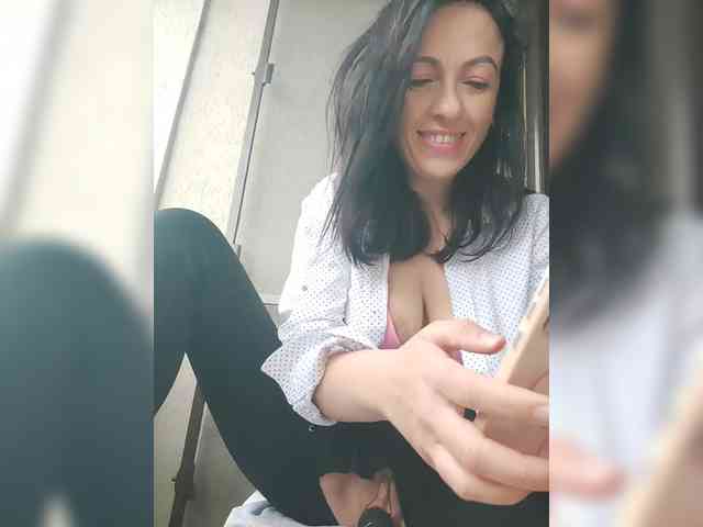 Lovehornyman webcam
