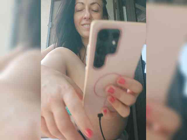 Lovehornyman webcam