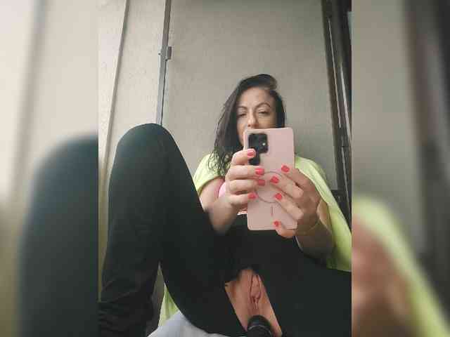 Lovehornyman webcam