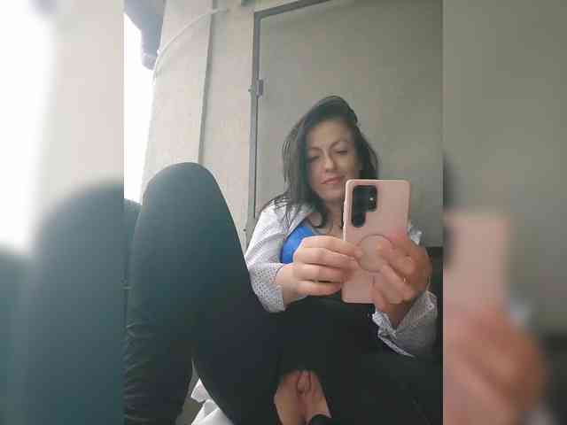 Lovehornyman webcam