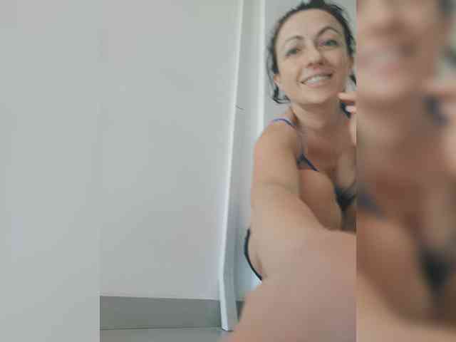 Lovehornyman webcam