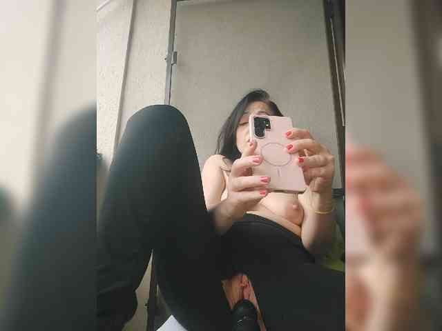 Lovehornyman webcam