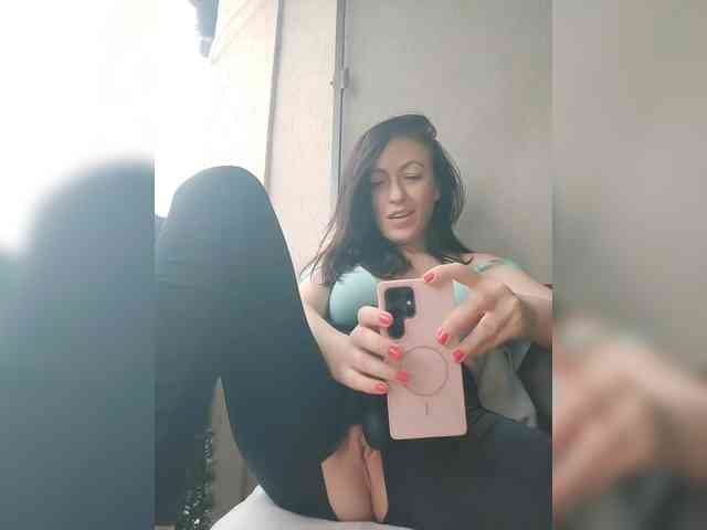 Lovehornyman webcam