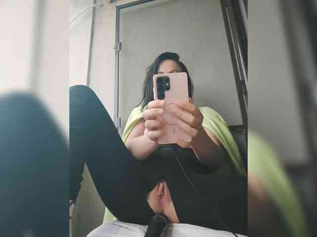 Lovehornyman webcam
