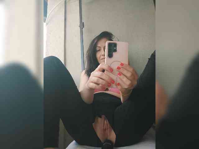 Lovehornyman webcam