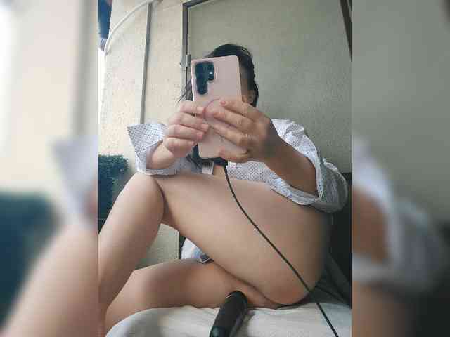 Lovehornyman webcam