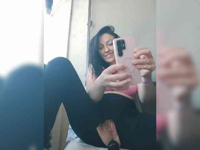 Lovehornyman webcam