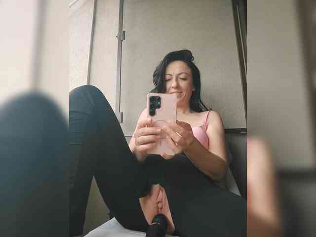Lovehornyman webcam