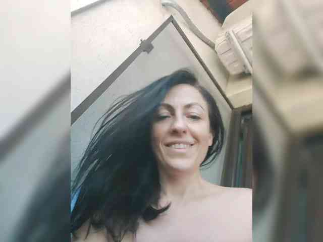 Lovehornyman webcam