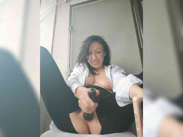 Lovehornyman webcam