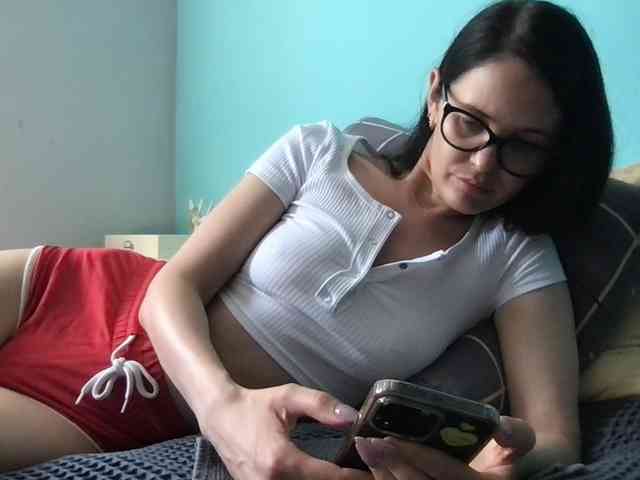 MilaBi-192569 webcam