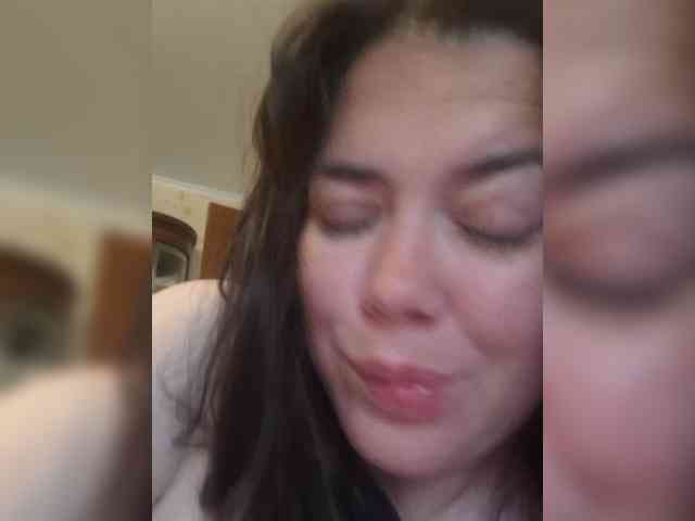 Naturally_Mom webcam
