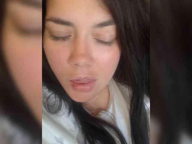 Naturally_Mom webcam