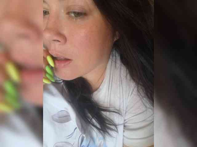 Naturally_Mom webcam