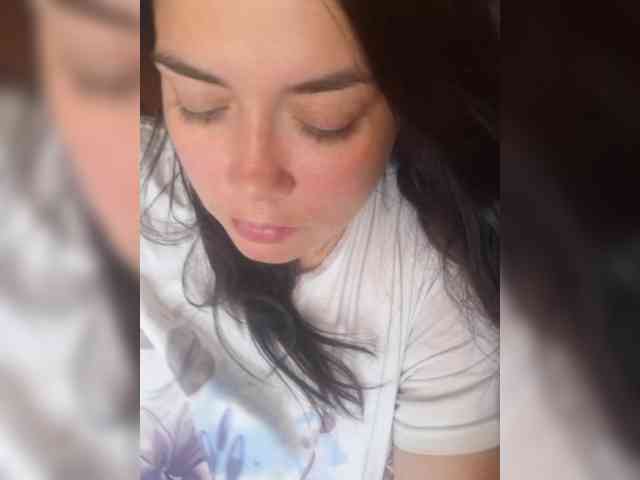 Naturally_Mom webcam