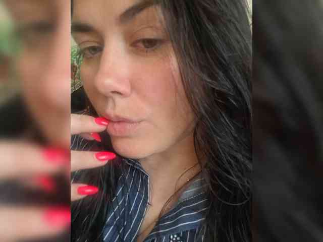 Naturally_Mom webcam