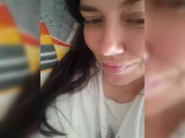 Naturally_Mom webcam