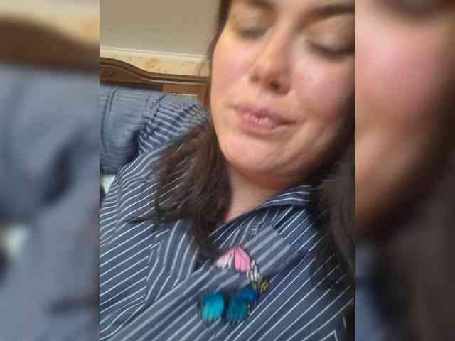 Naturally_Mom webcam