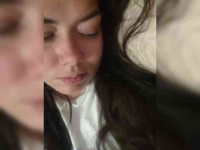 Naturally_Mom webcam