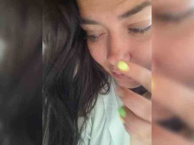 Naturally_Mom webcam
