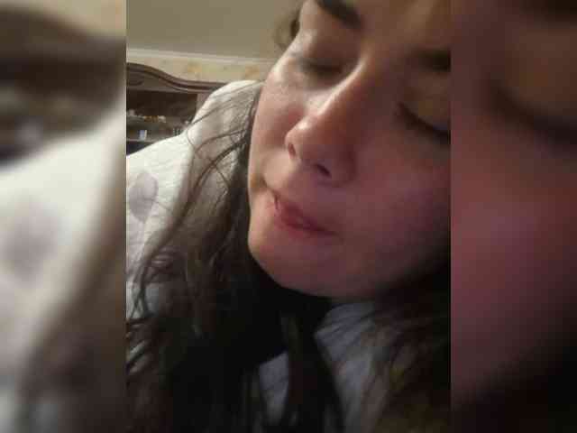 Naturally_Mom webcam