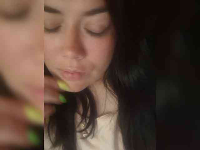 Naturally_Mom webcam