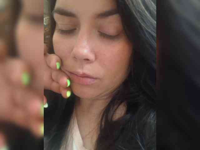 Naturally_Mom webcam