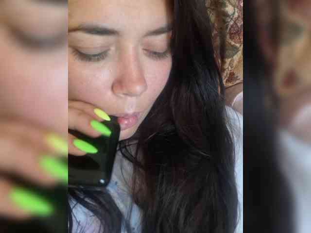 Naturally_Mom webcam