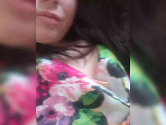 Naturally_Mom webcam