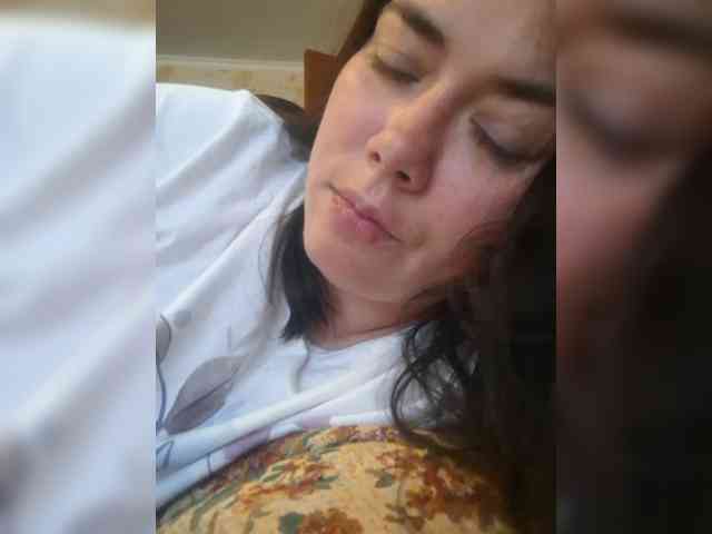 Naturally_Mom webcam