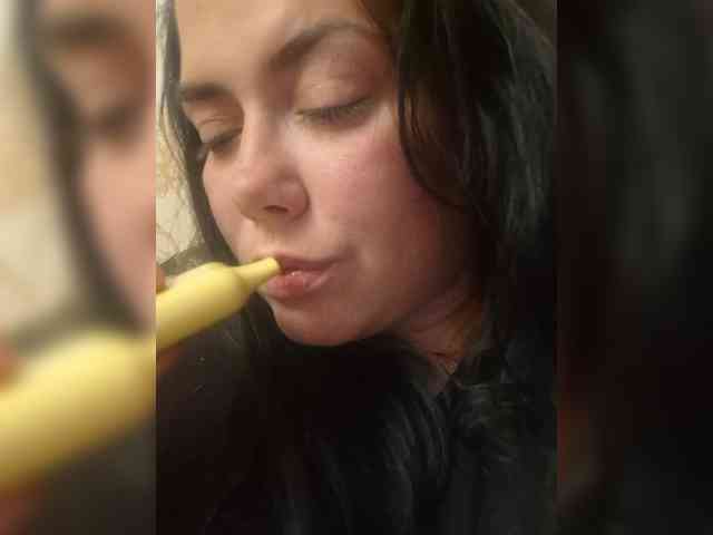 Naturally_Mom webcam
