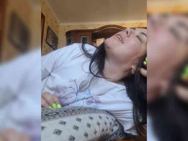 Naturally_Mom webcam