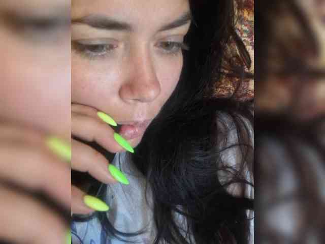 Naturally_Mom webcam