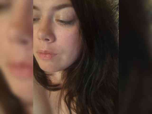 Naturally_Mom webcam