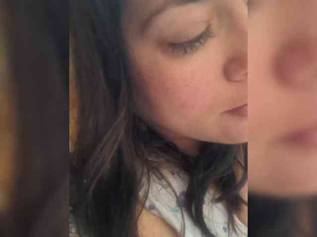 Naturally_Mom webcam
