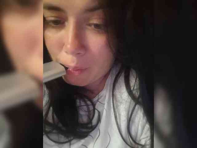 Naturally_Mom webcam
