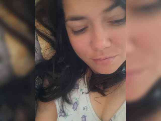Naturally_Mom webcam