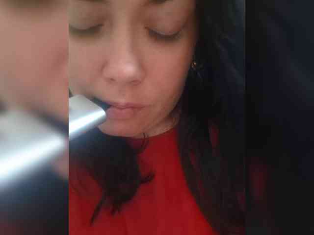 Naturally_Mom webcam