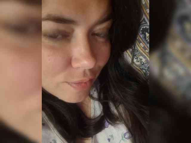 Naturally_Mom webcam