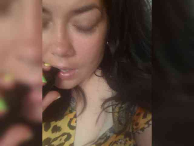 Naturally_Mom webcam