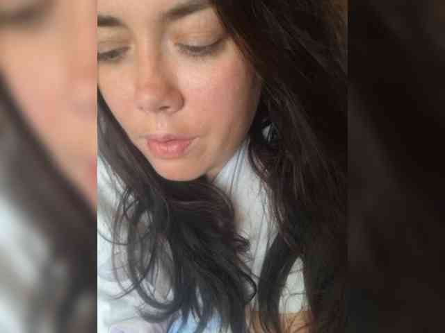 Naturally_Mom webcam