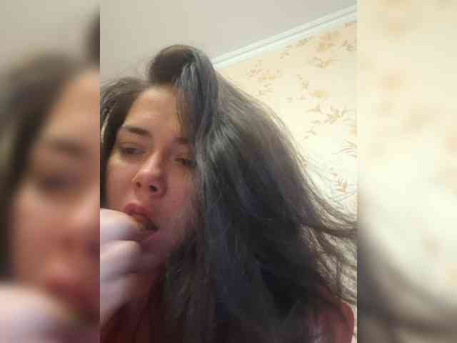 Naturally_Mom webcam