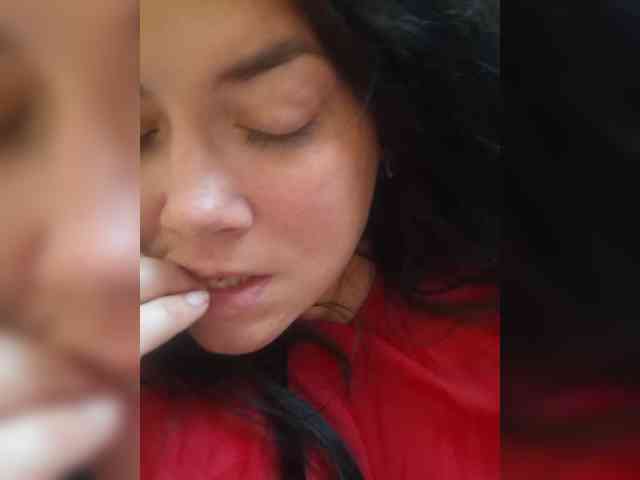 Naturally_Mom webcam