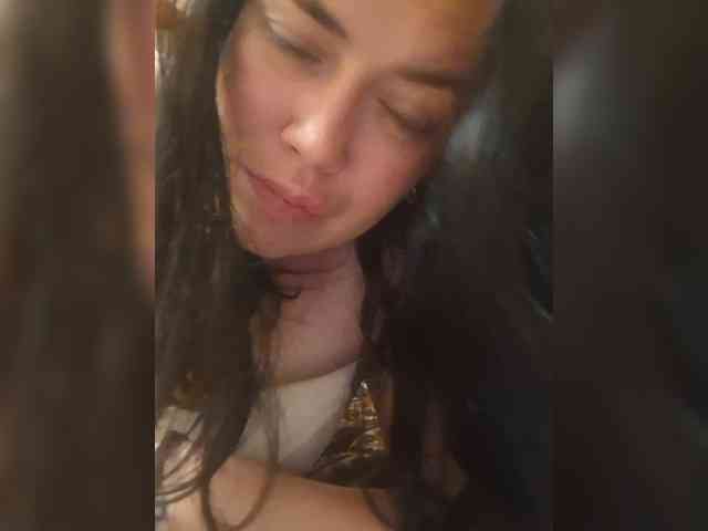 Naturally_Mom webcam
