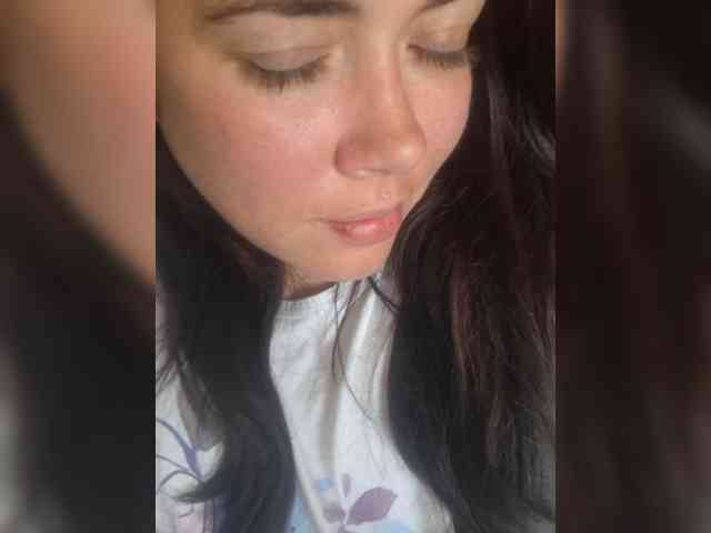 Naturally_Mom webcam