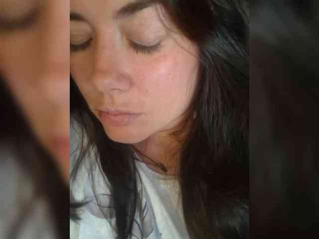 Naturally_Mom webcam