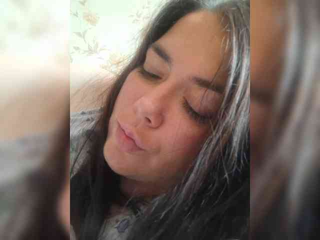 Naturally_Mom webcam