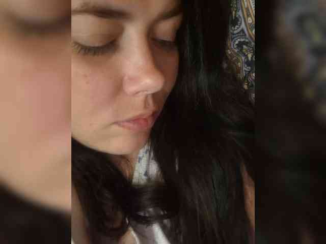 Naturally_Mom webcam